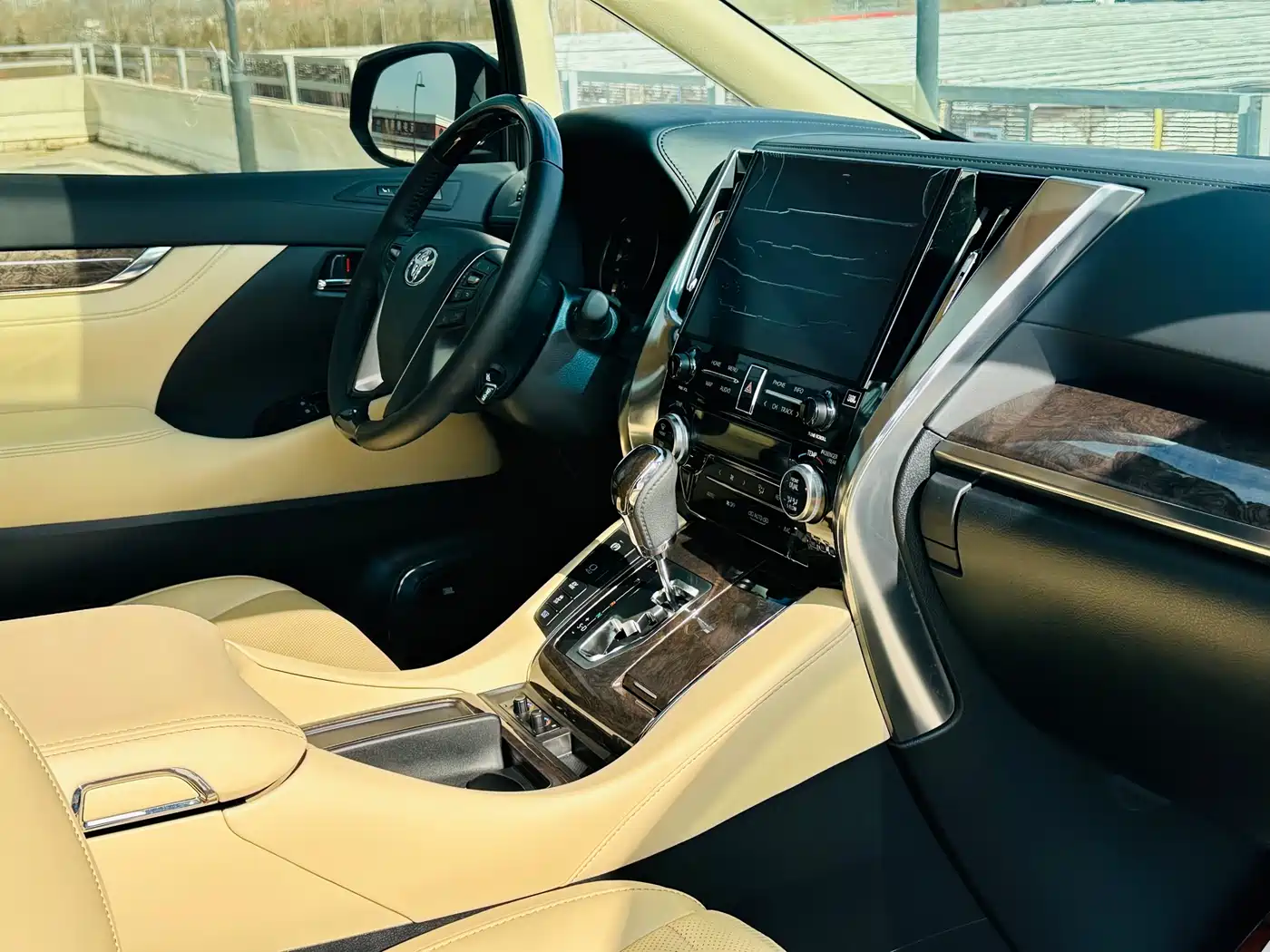 Toyota Vellfire 2020 Hybrid 2.5L Black Gold Limited Edition фото 34