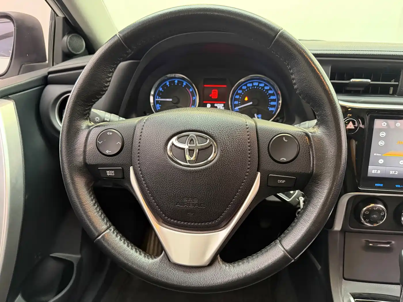 Toyota Corolla 2017 Facelift 1.2T S-CVT GL-i Leather Edition фото 7