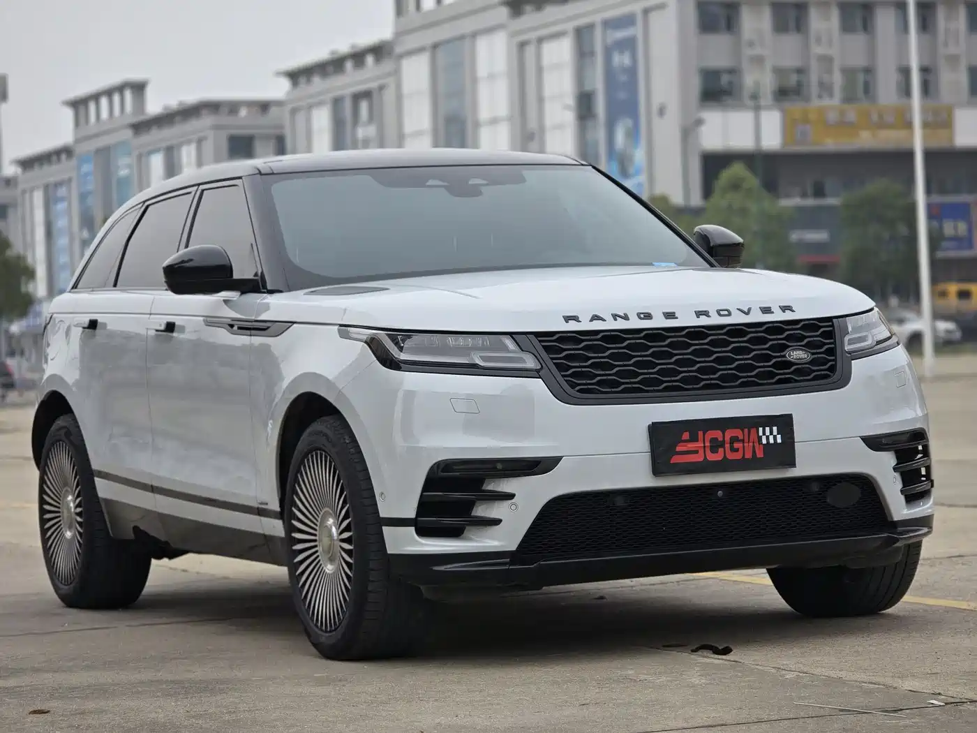 Land Rover Range Rover Velar 2022 250PS Golden Collector's Edition фото 3