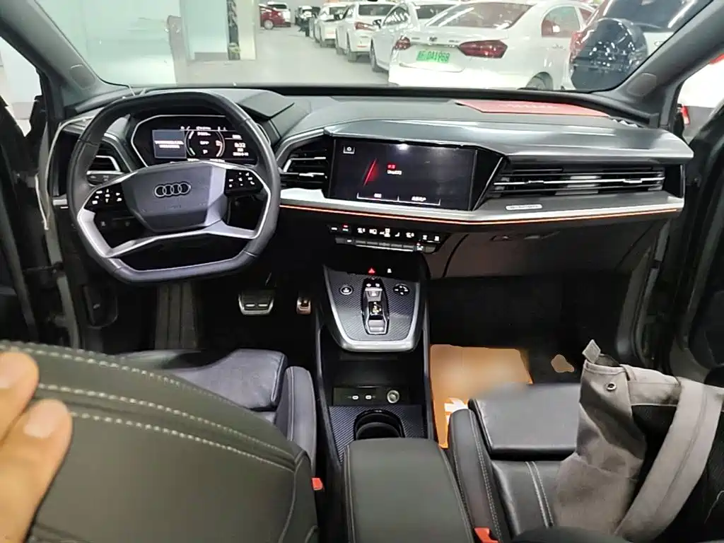 Фото 10 - Audi Q4 e-tron