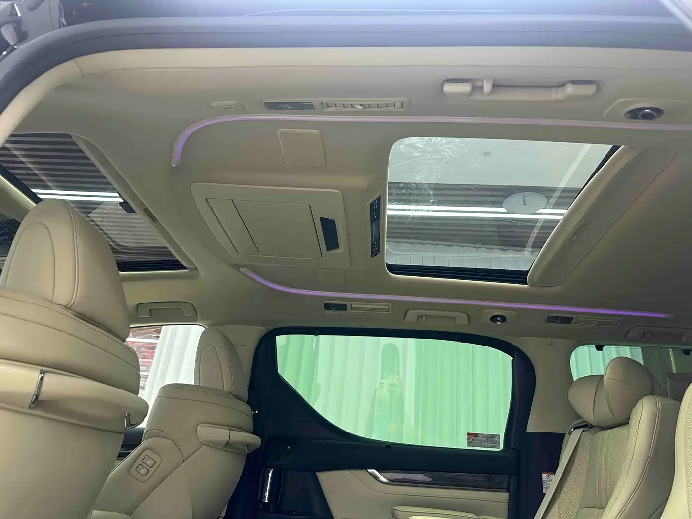 Toyota Vellfire 2021 Crown Hybrid 2.5L HV Premium Edition фото 10