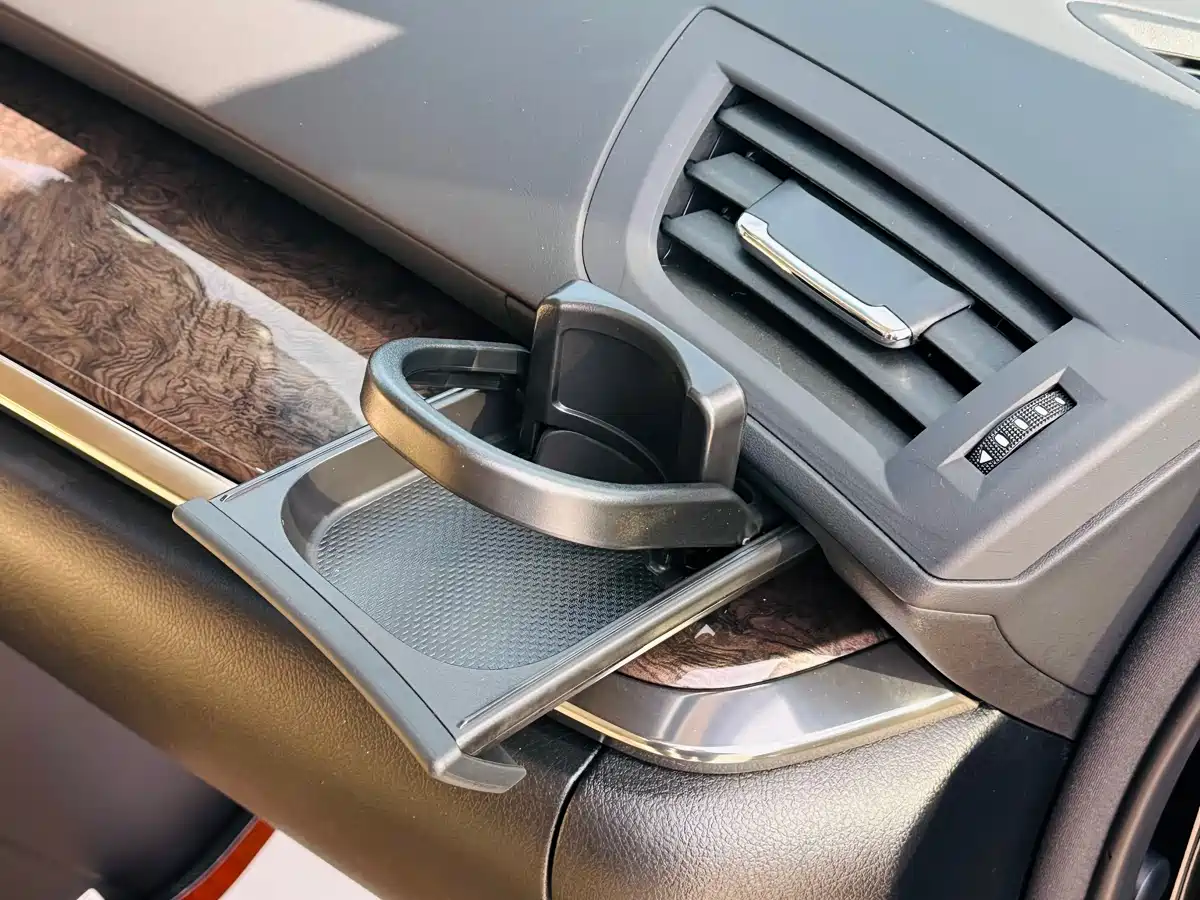 Toyota Vellfire 2020 Hybrid 2.5L Black Gold Limited Edition фото 36
