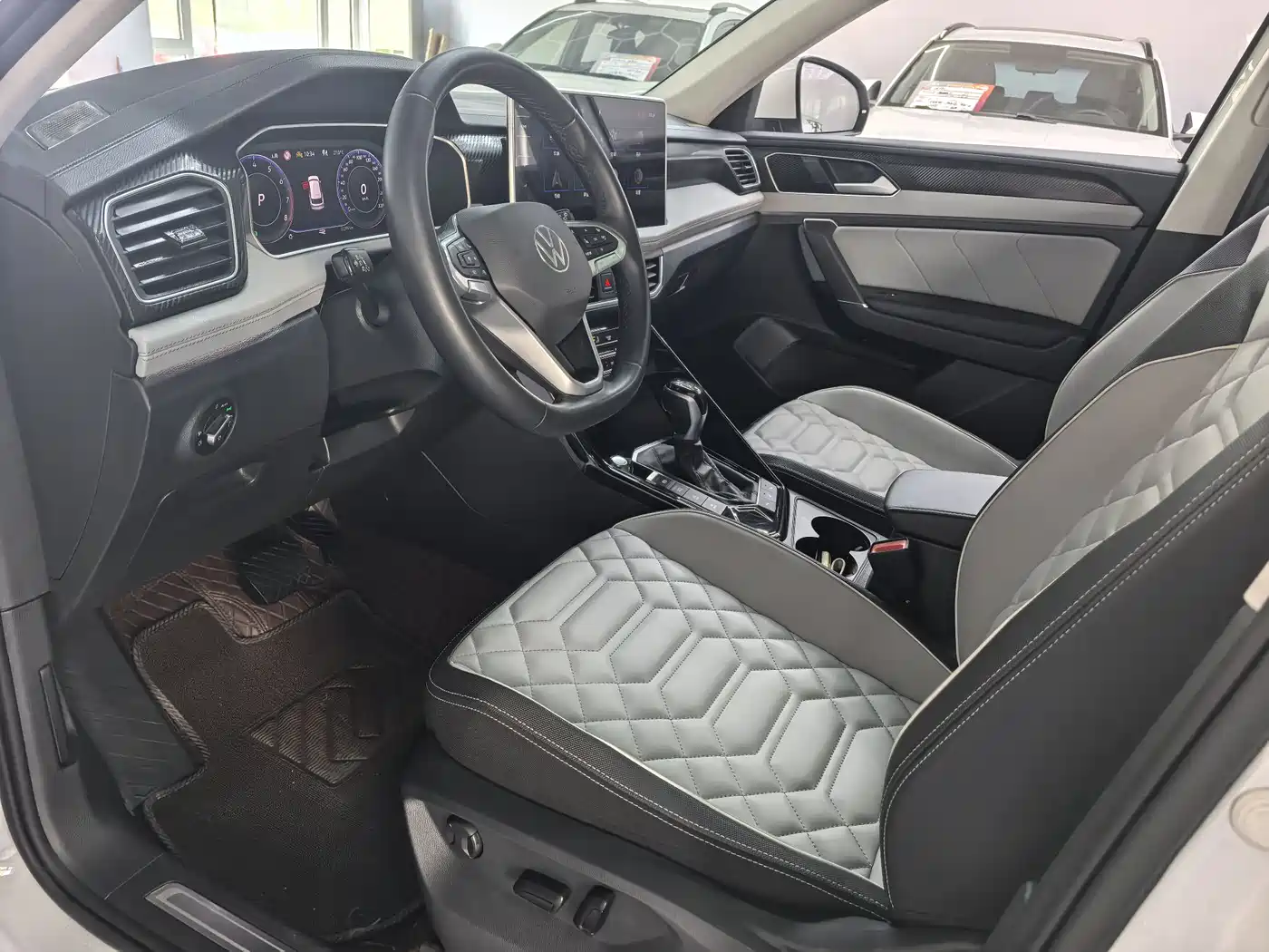 Volkswagen Tayron 2023 280TSI 2WD Luxury Plus Advanced Edition фото 10