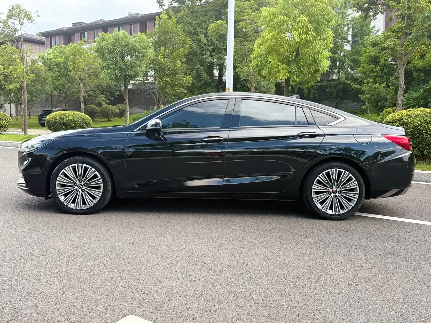 Hongqi H5 2022 Model Classic Edition 1.5T DCT Flag Joy Edition фото 5