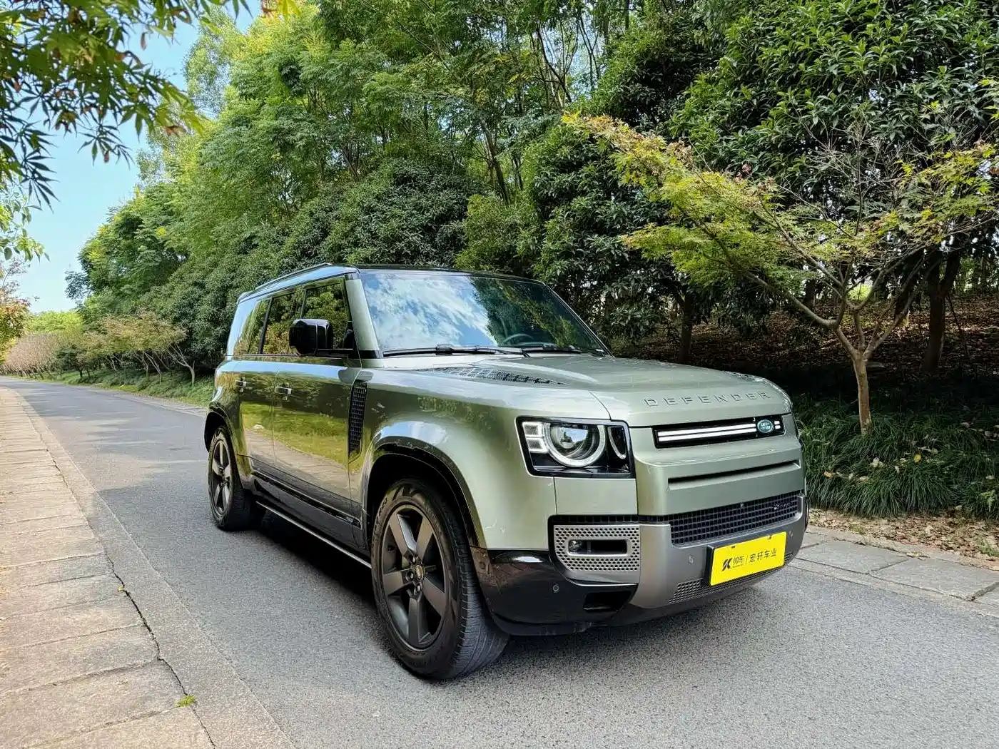 Land Rover Defender 2023 Facelift 90 2.0T P300 X-DYNAMIC HSE фото 2