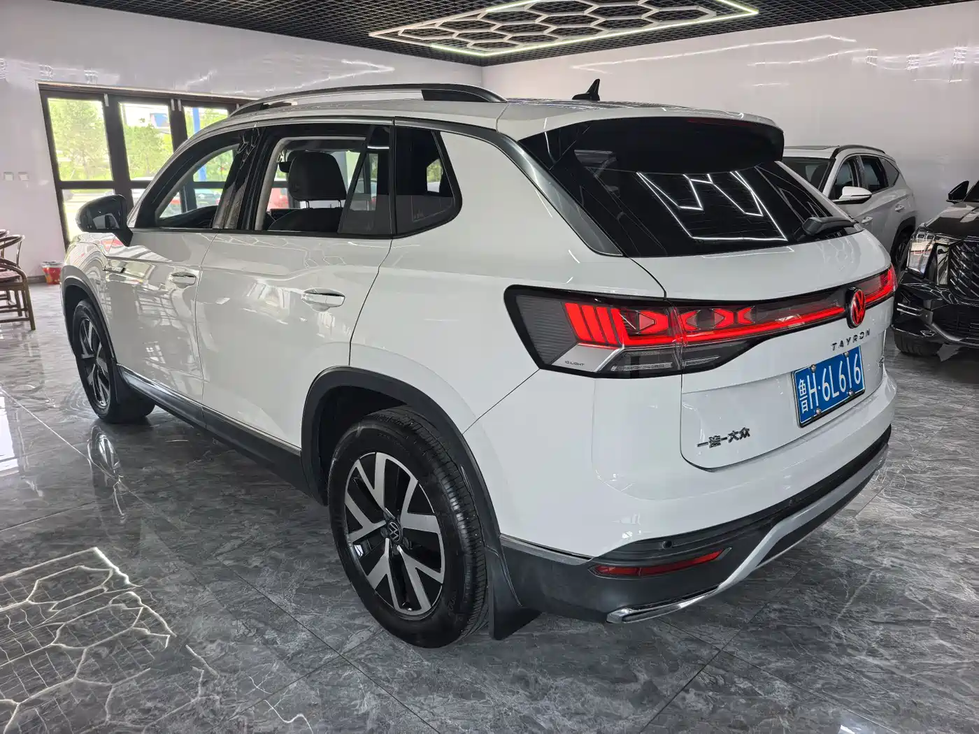 Volkswagen Tayron 2023 280TSI 2WD Luxury Plus Advanced Edition фото 4
