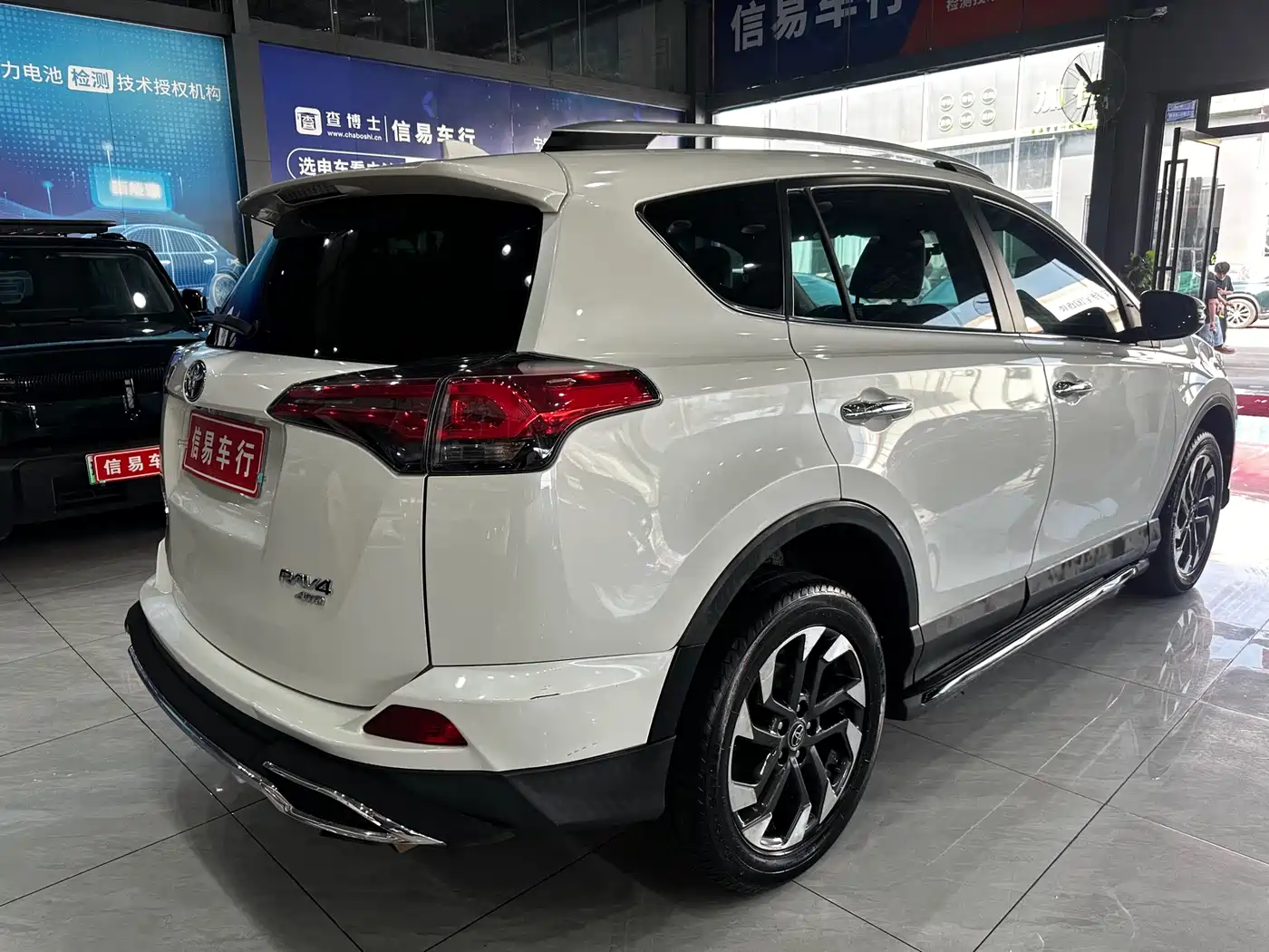 Toyota RAV4 Rongfang 2016 2.5L Automatic 4WD Elite фото 16