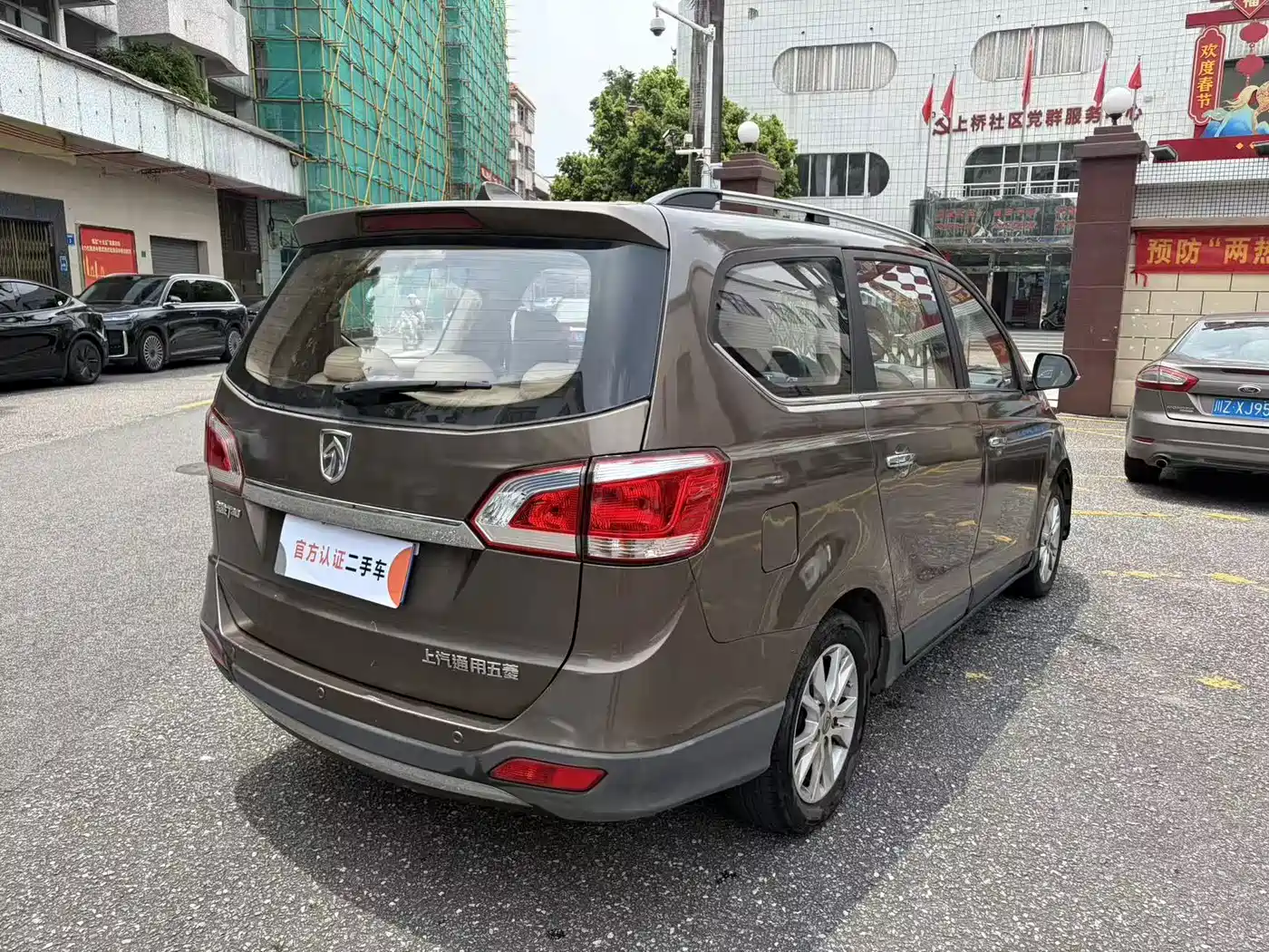 Baojun 730 2015 2014 1.5L Manual Luxury Navigation ESP Edition 7-Seater