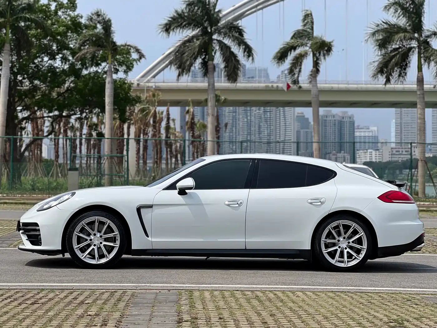 Porsche Panamera 2014 Panamera 3.0T фото 3