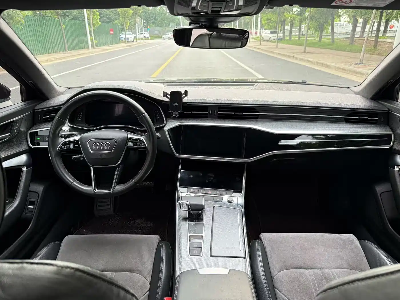 Фото 5 - Audi A6L