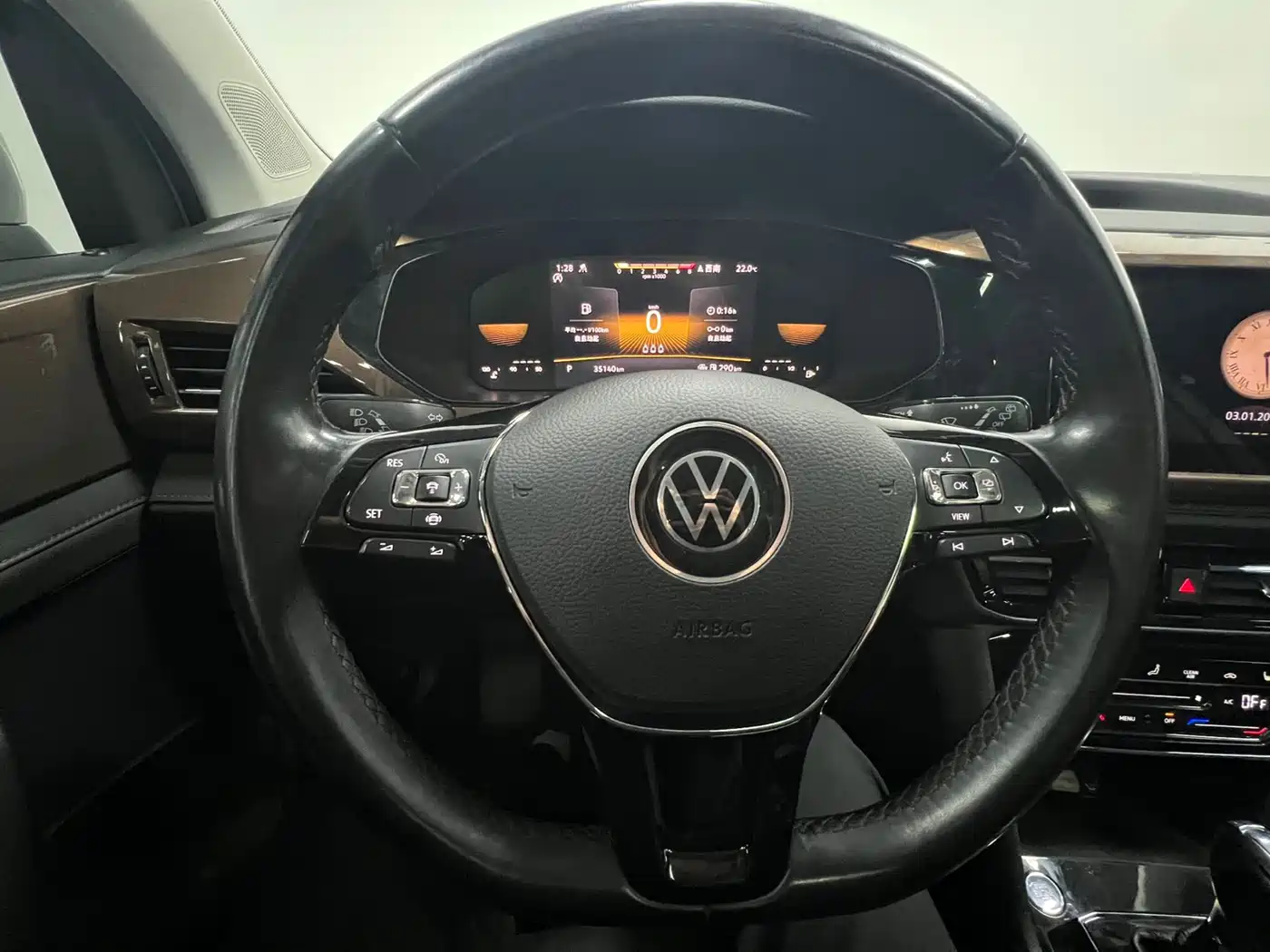 Volkswagen Tharu 2022 280TSI FWD Luxury Edition фото 16