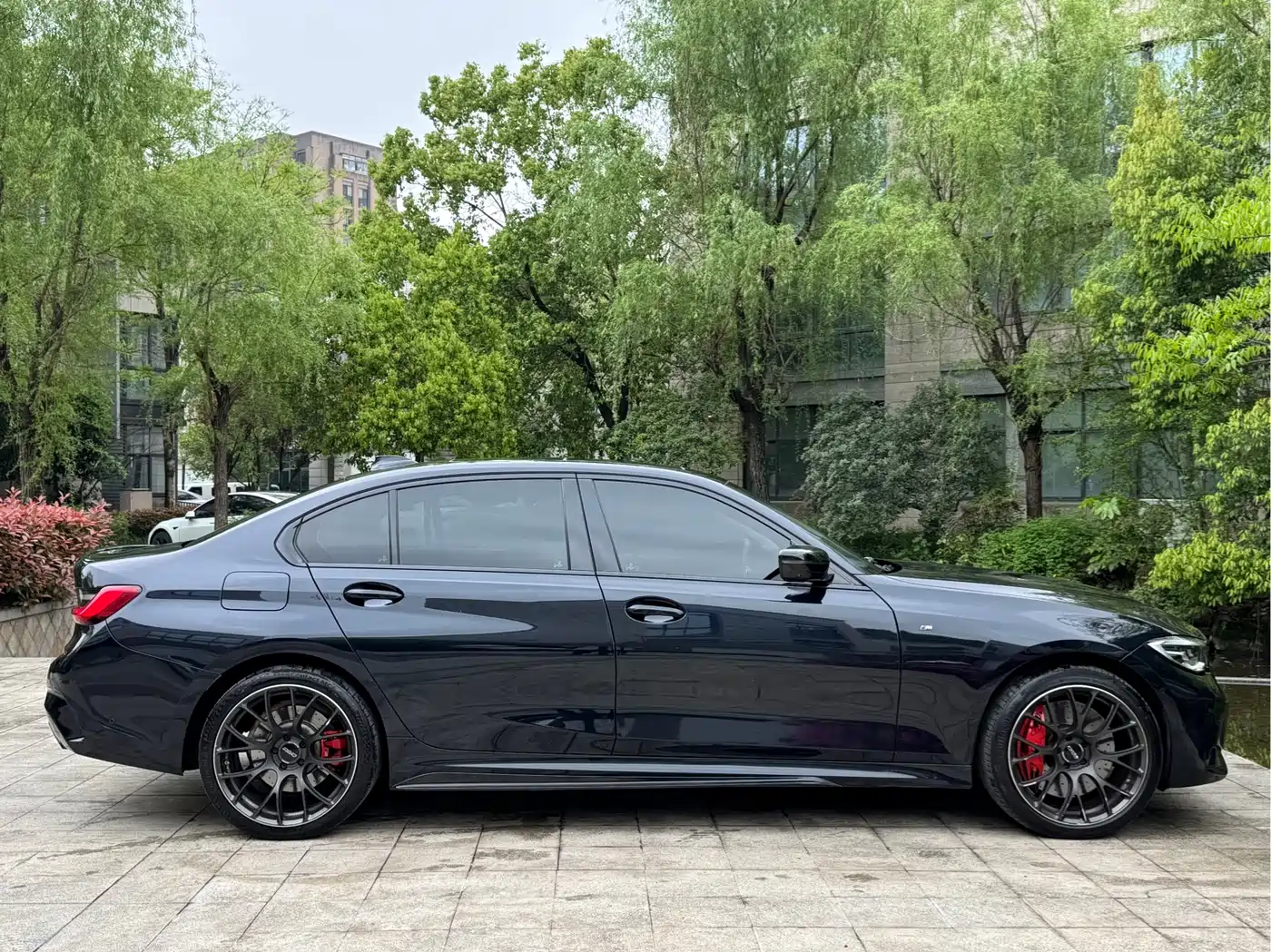 BMW 3 Series 2021 330Li xDrive M Sport Night Edition фото 8