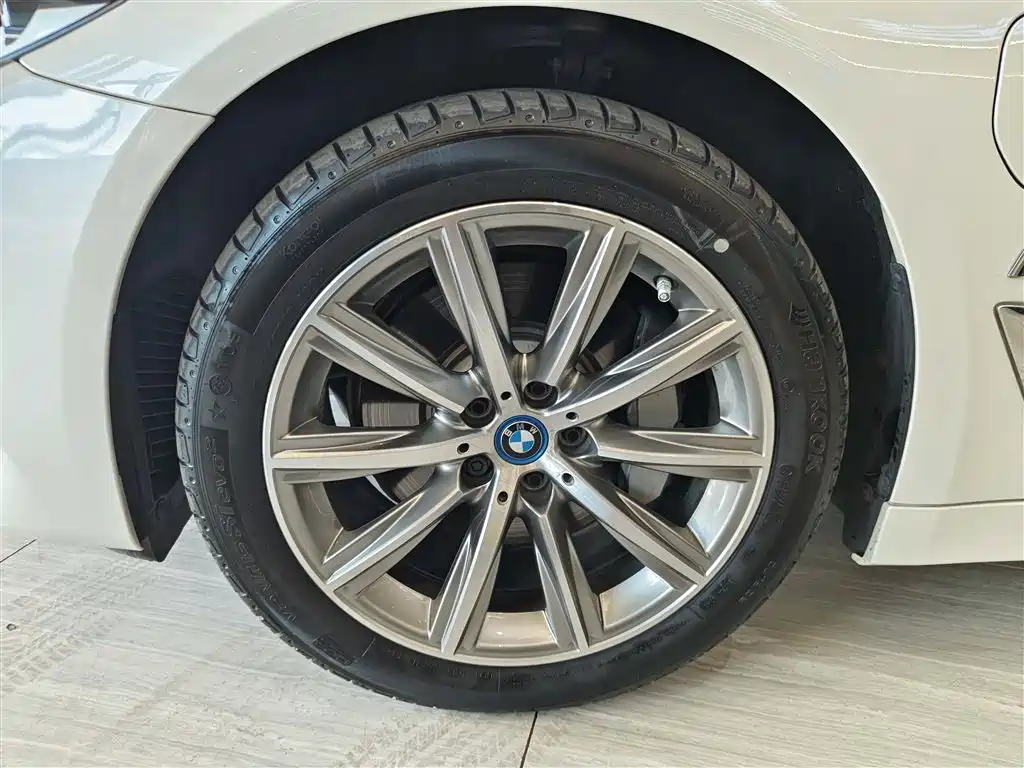 BMW 5 Series New Energy 2018 530Le Luxury Package фото 8