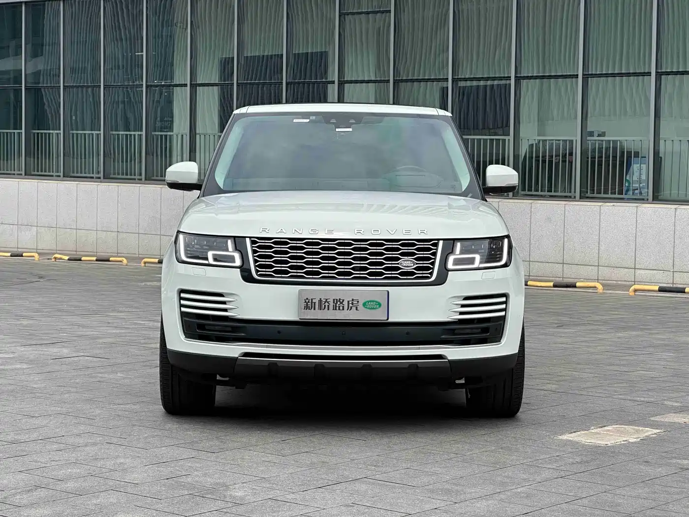 Land Rover Range Rover 2020 3.0 L6 Heritage Extended Edition фото 2