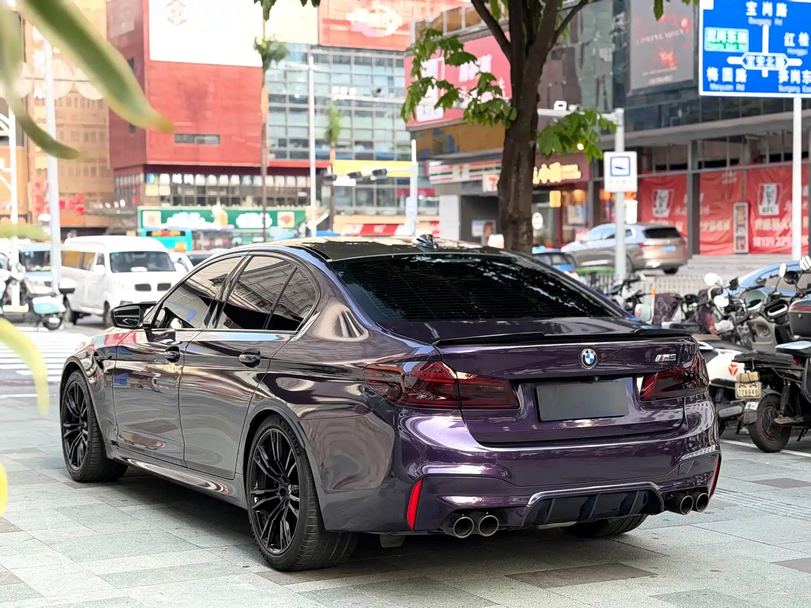Photo 9 - BMW M5