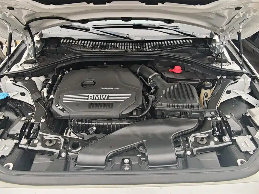BMW 1 Series 2023 120i M Sport Shadow Edition фото 10