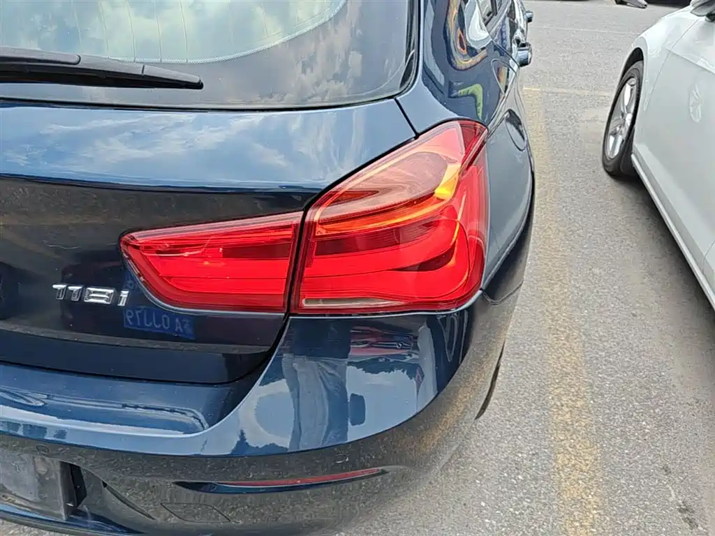 BMW 1 Series (Import) 2016 118i Leading фото 8