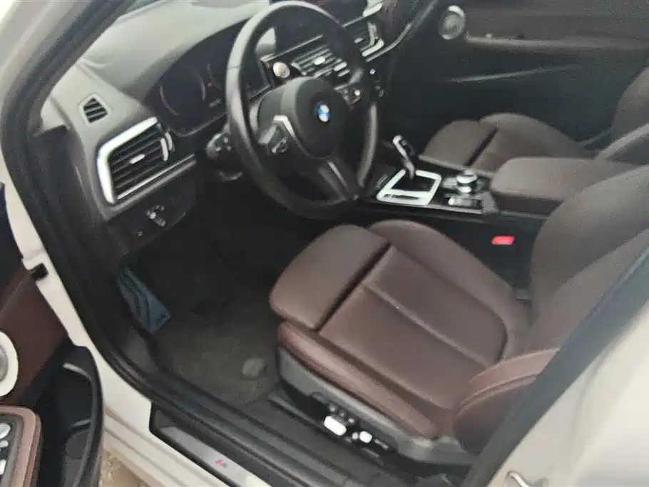 BMW 1 Series 2023 120i M Sport Shadow Edition фото 9