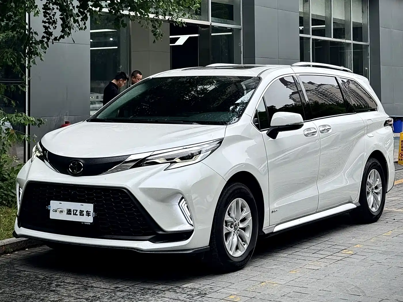 Toyota Granvia 2024 2.5L Hybrid Comfort