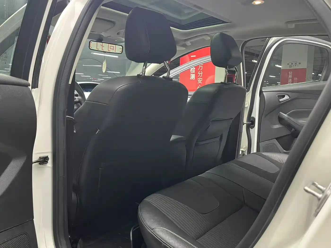 Ford Focus 2013 2012 Hatchback 1.6L Automatic Trend