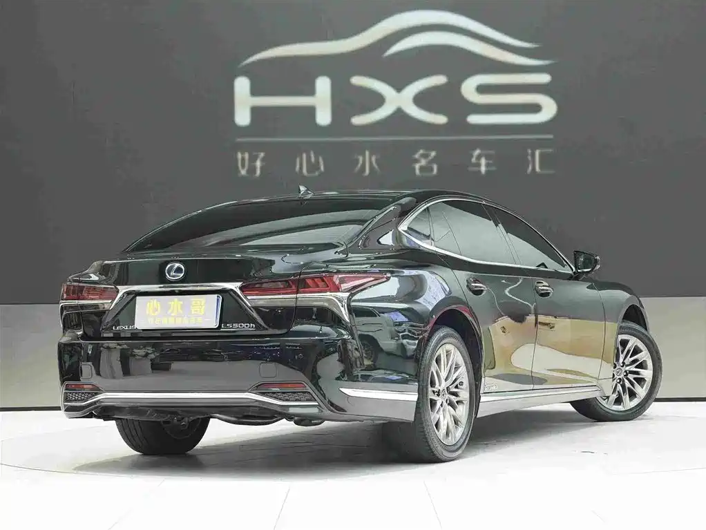 Фото 3 - Lexus LS
