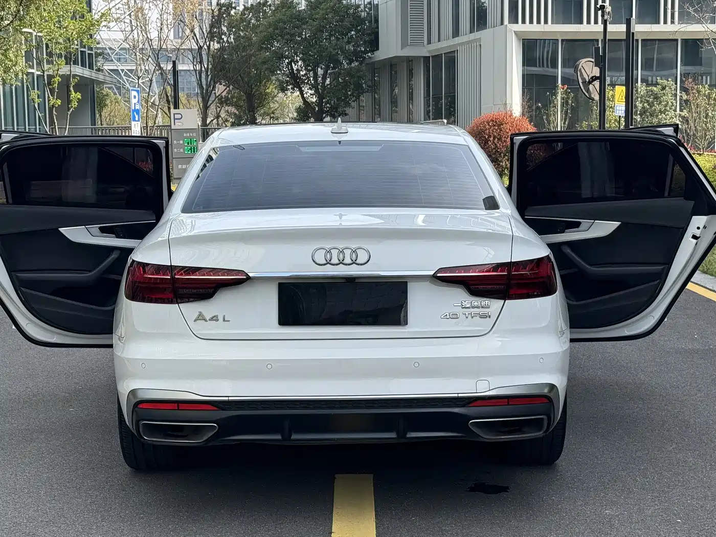 Audi A4L 2020 40 TFSI Fashion Dynamic Edition фото 3