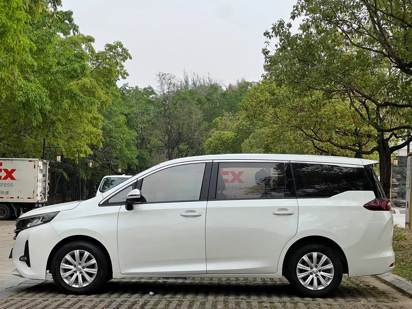 GAC Trumpchi Trumpchi M6 2019 270T Automatic Luxury (7-seater) China V фото 4