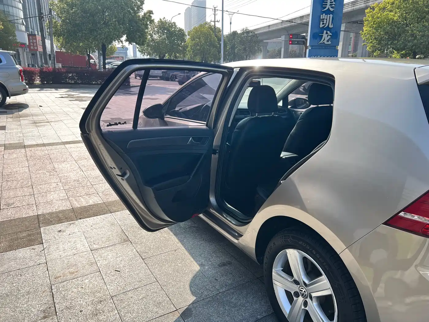 Volkswagen Golf 2015 1.6L Automatic Fashion фото 11