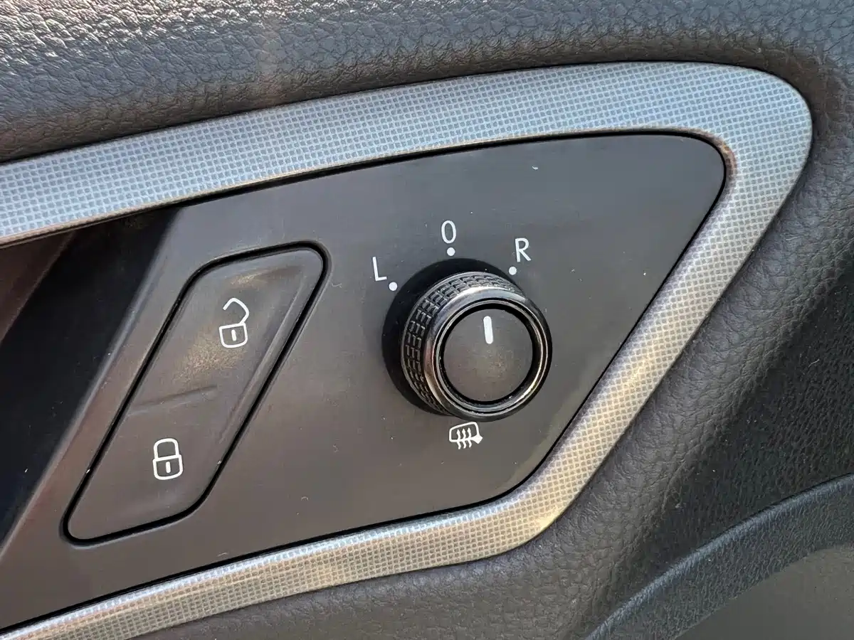 Volkswagen Golf 2015 1.6L Automatic Fashion фото 6