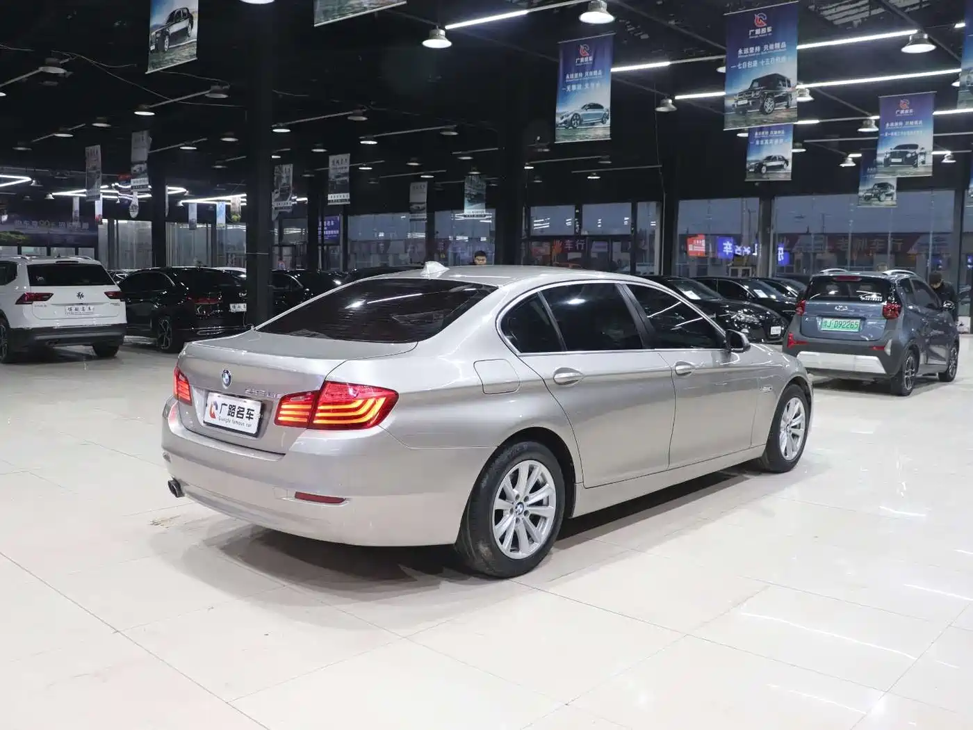 BMW 5 Series 2014 520Li Elegance фото 9