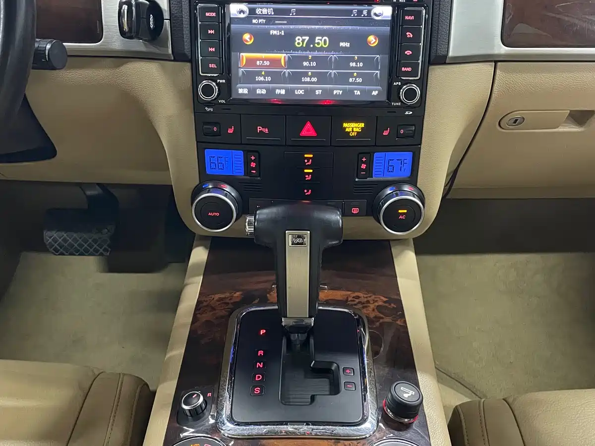 Volkswagen Touareg 2007 3.6L Standard Configuration фото 12