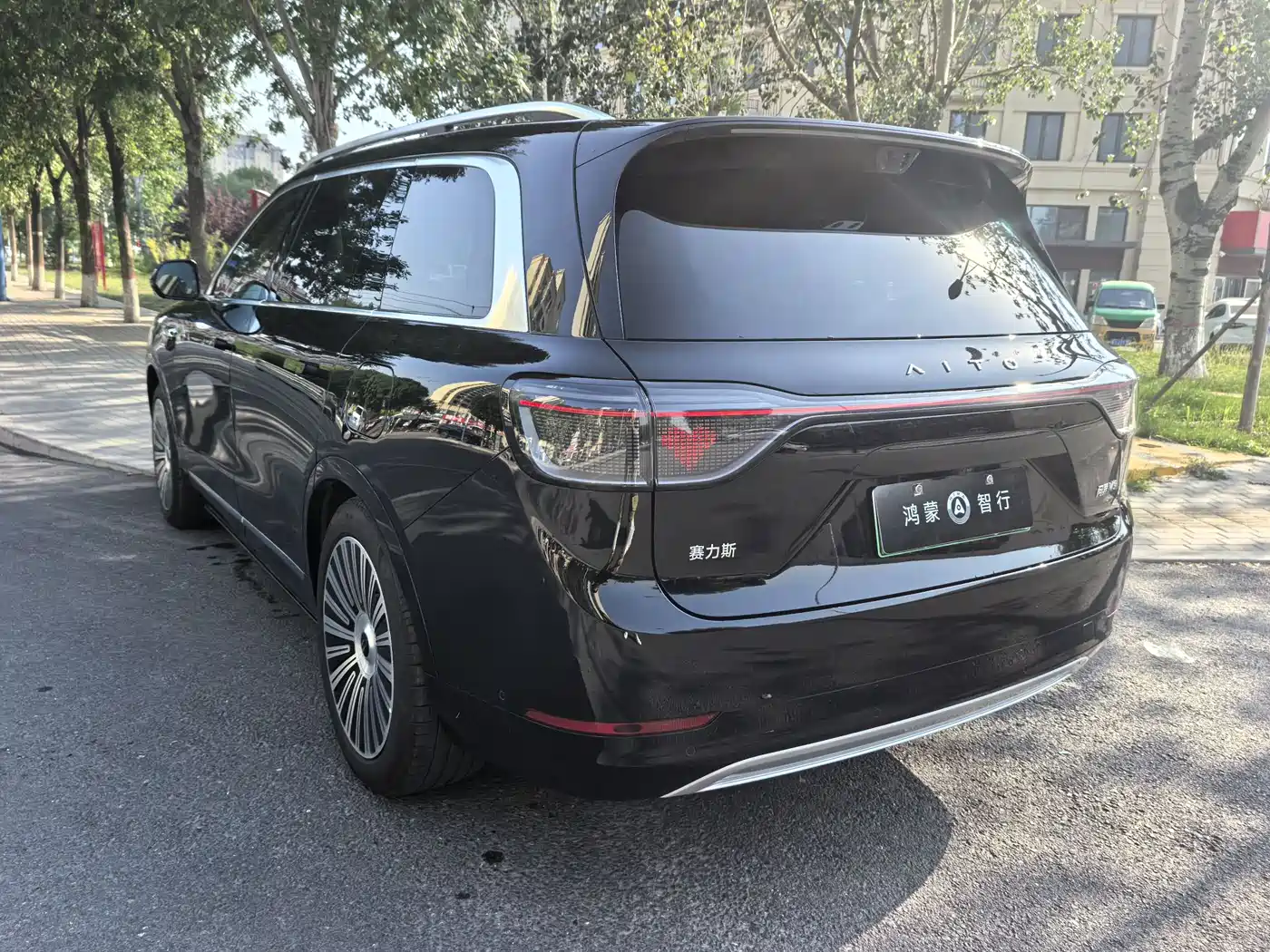 AITO Wenjie AITO M9 2025 Extended Range Ultra 52kWh 5-Seater фото 16