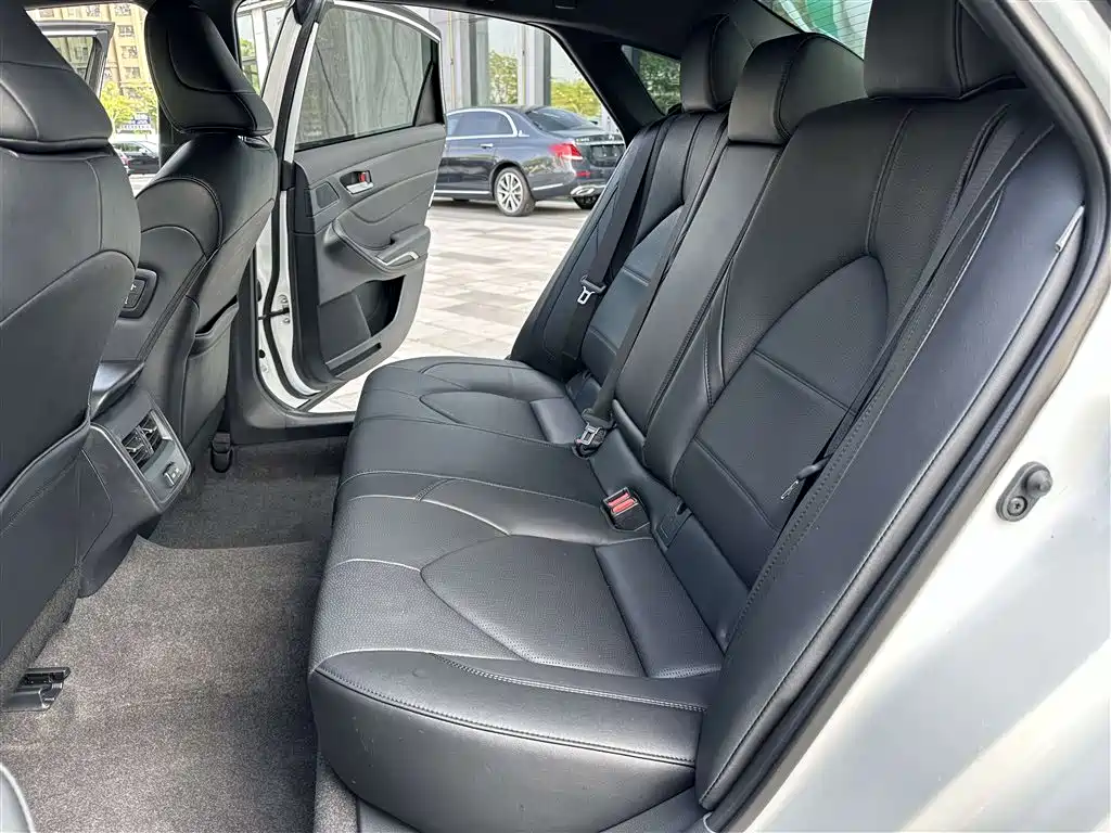 Toyota Avalon 2023 2.5L Luxury Edition фото 10