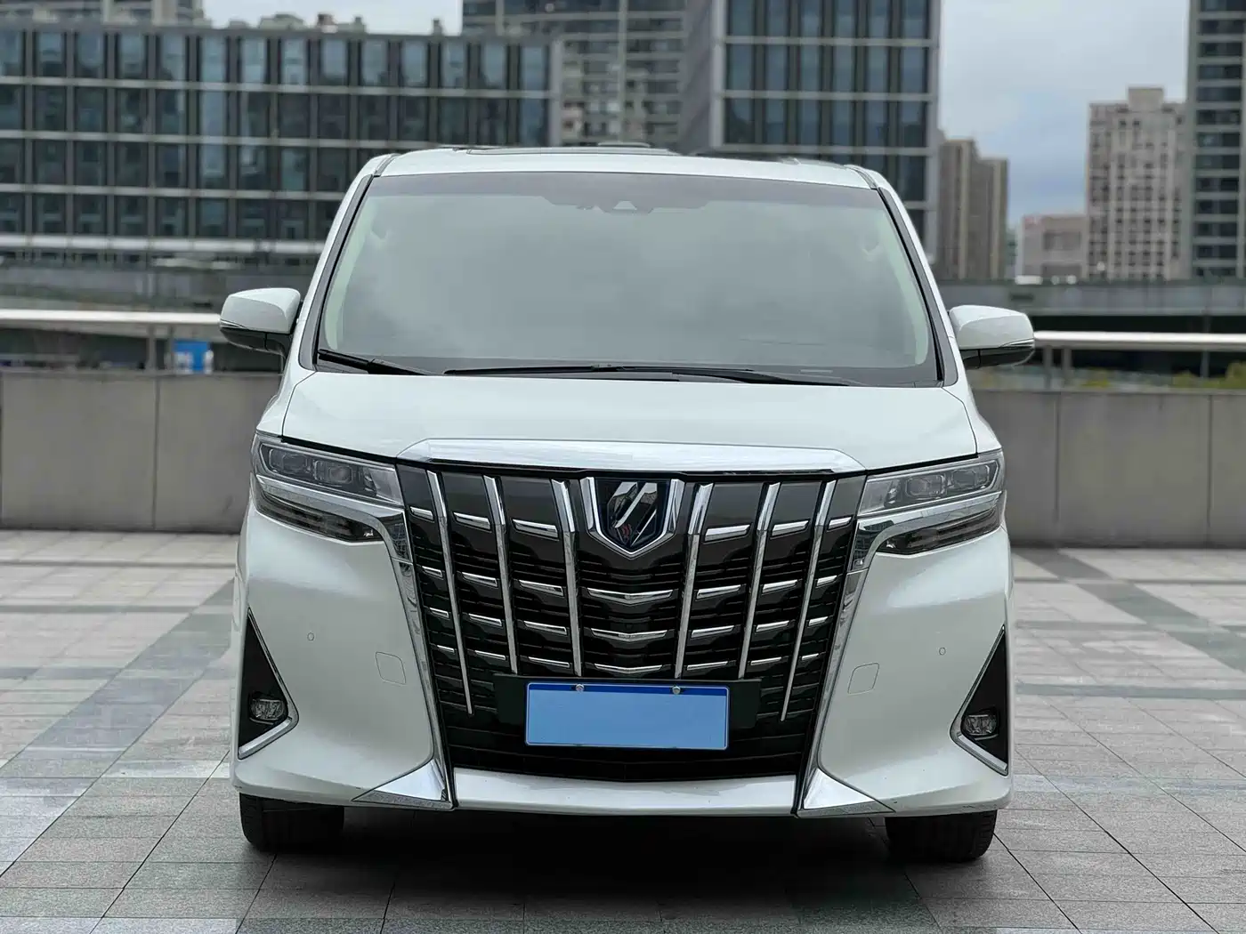 Toyota Alphard 2020 Hybrid 2.5L Luxury Edition фото 2