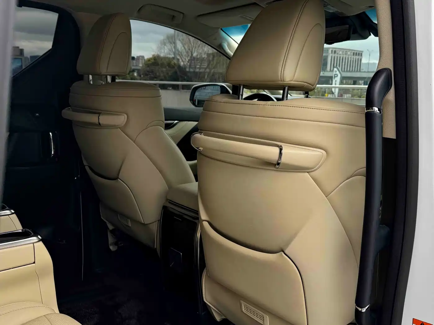 Toyota Alphard 2020 Hybrid 2.5L Luxury Edition фото 10