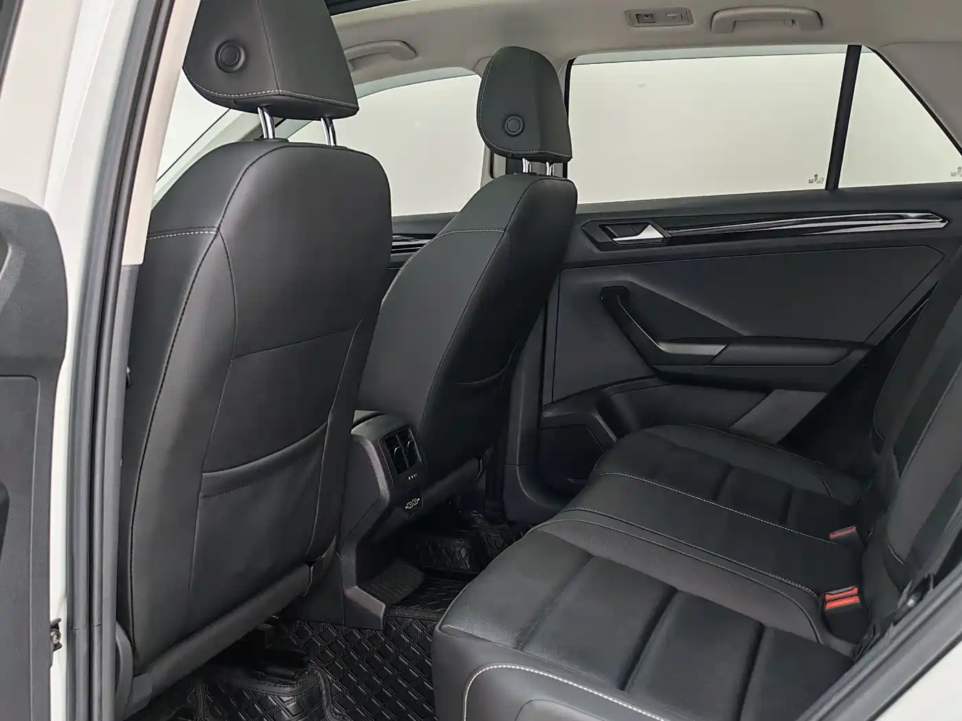 Volkswagen T-ROC 2022 280TSI DSG 2WD Comfort PLUS фото 8