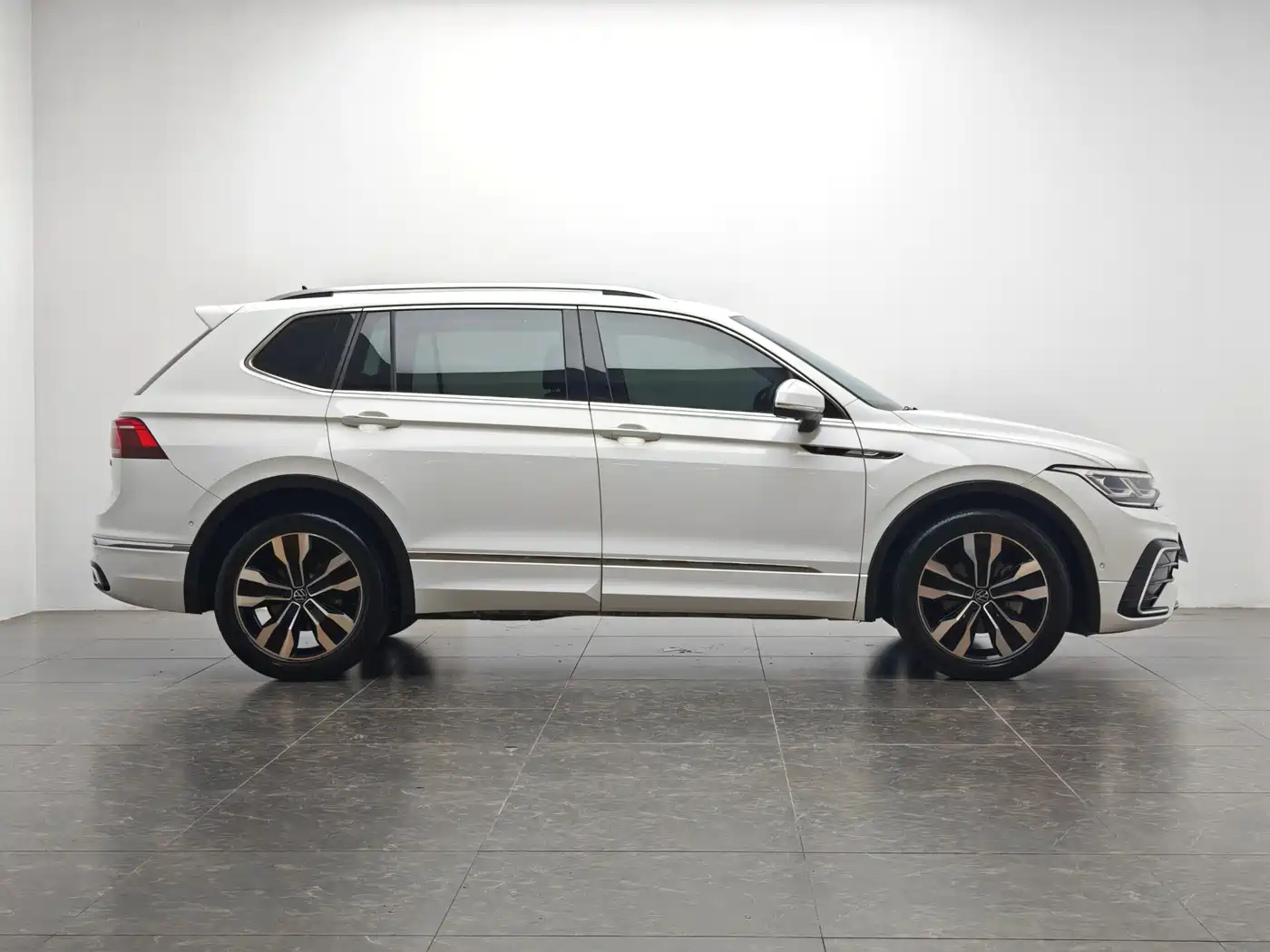 Volkswagen Tiguan L 2023 330TSI Auto 2WD R-Line Flagship Edition фото 11