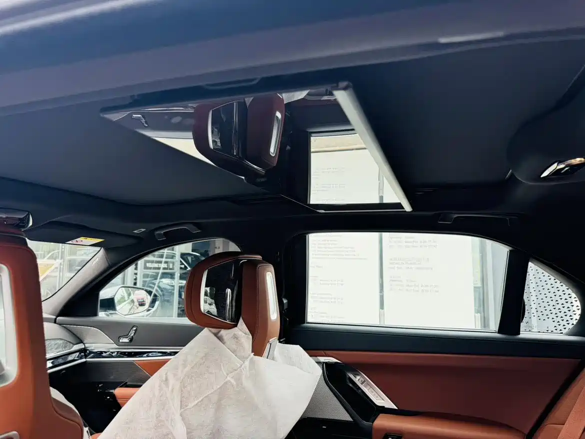 BMW 7 Series 2023 740Li Exclusive M Sport Package фото 25