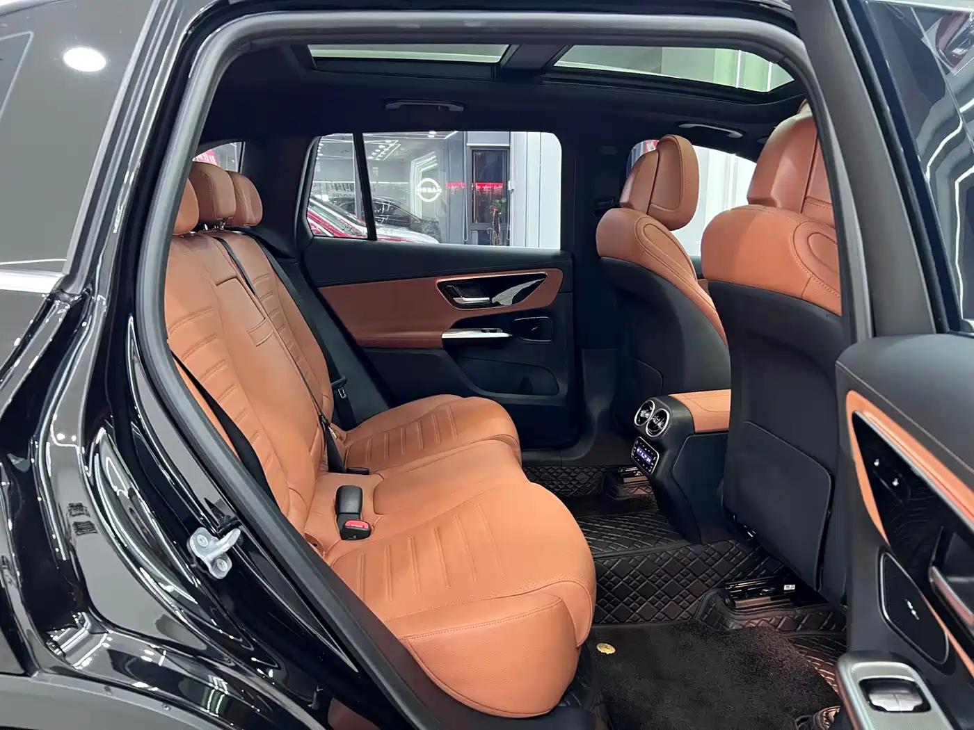 Mercedes-Benz GLC 2024 GLC 260 L 4MATIC Dynamic 5-seater фото 11