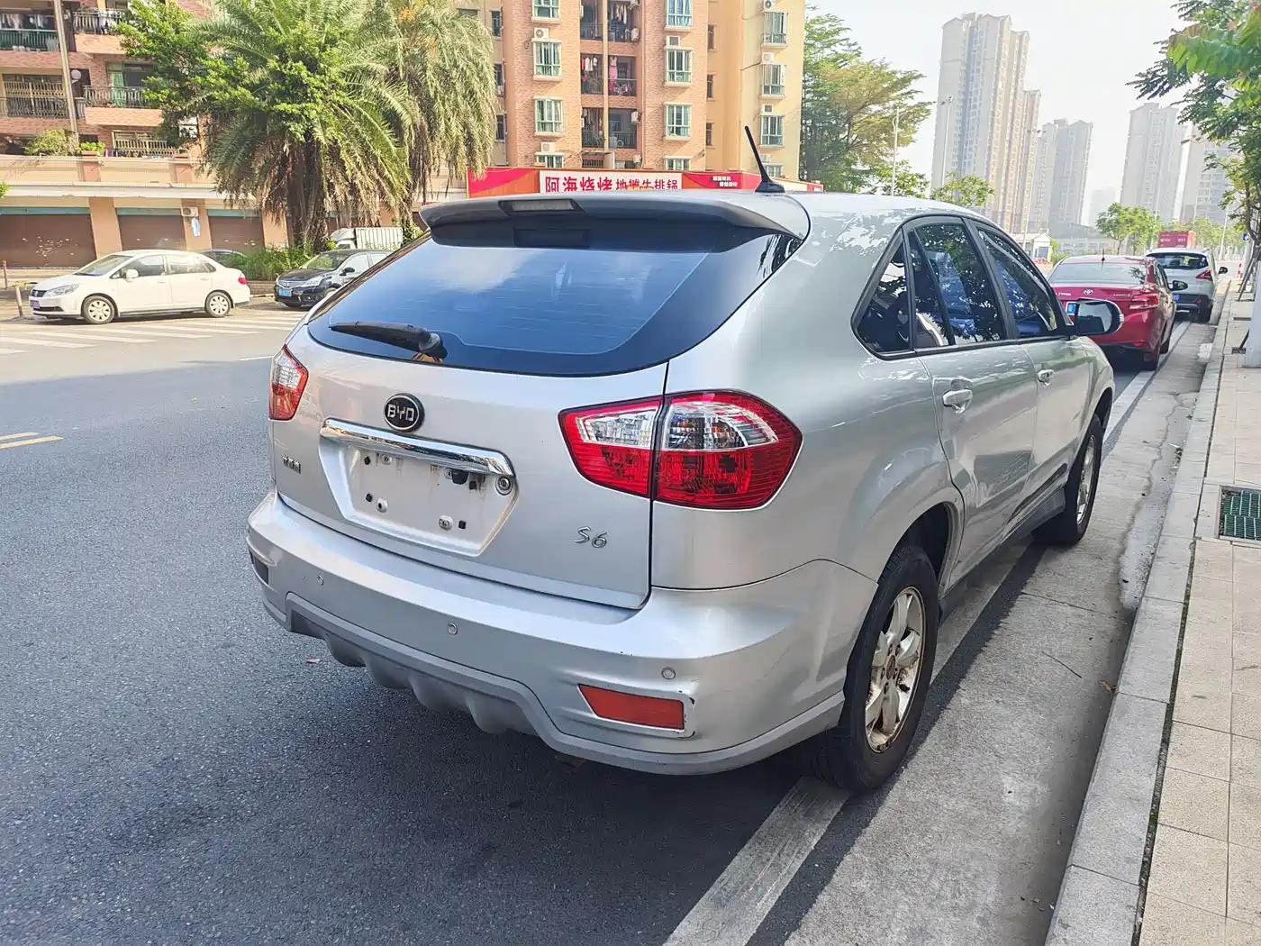 BYD S6 2014 Model 2.0L Manual Luxury 7-Seater фото 15