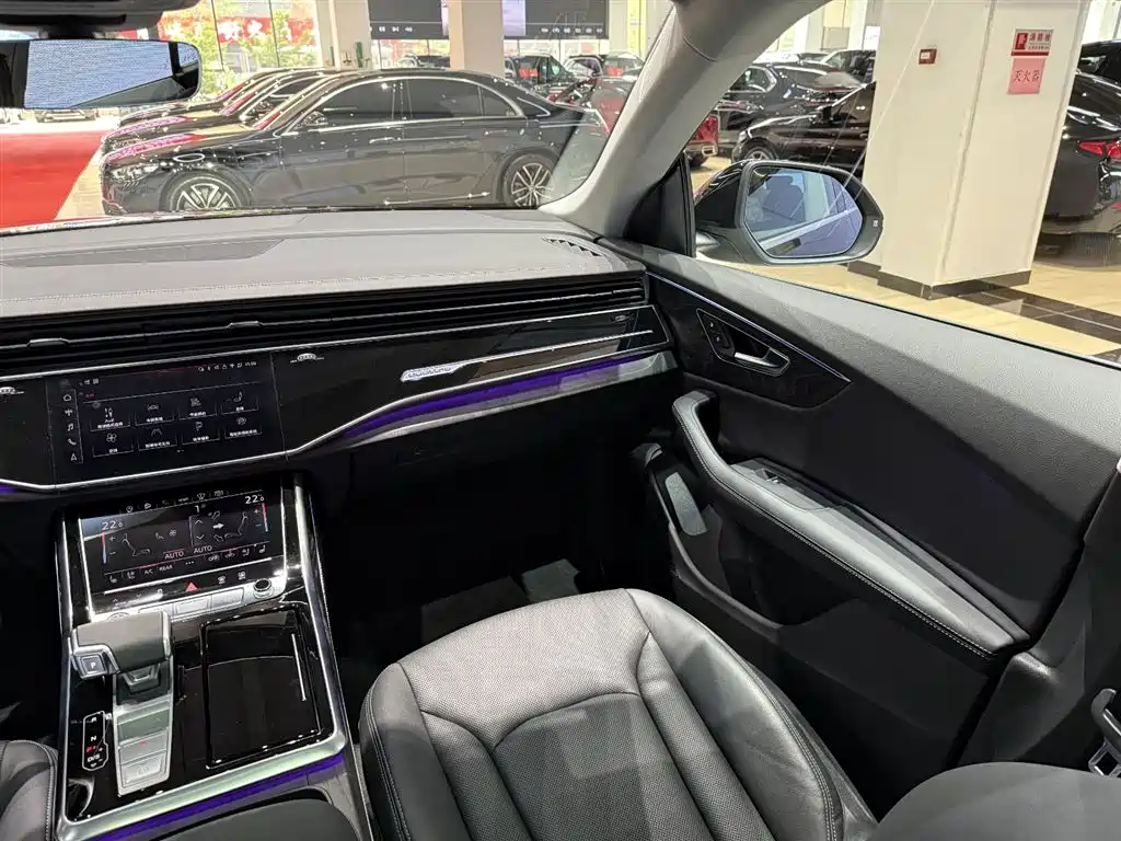 Audi Q8 2024 55 TFSI Luxury Sport фото 24