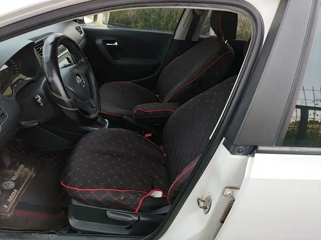 Volkswagen Polo 2014 1.4L Automatic Comfort Edition фото 15