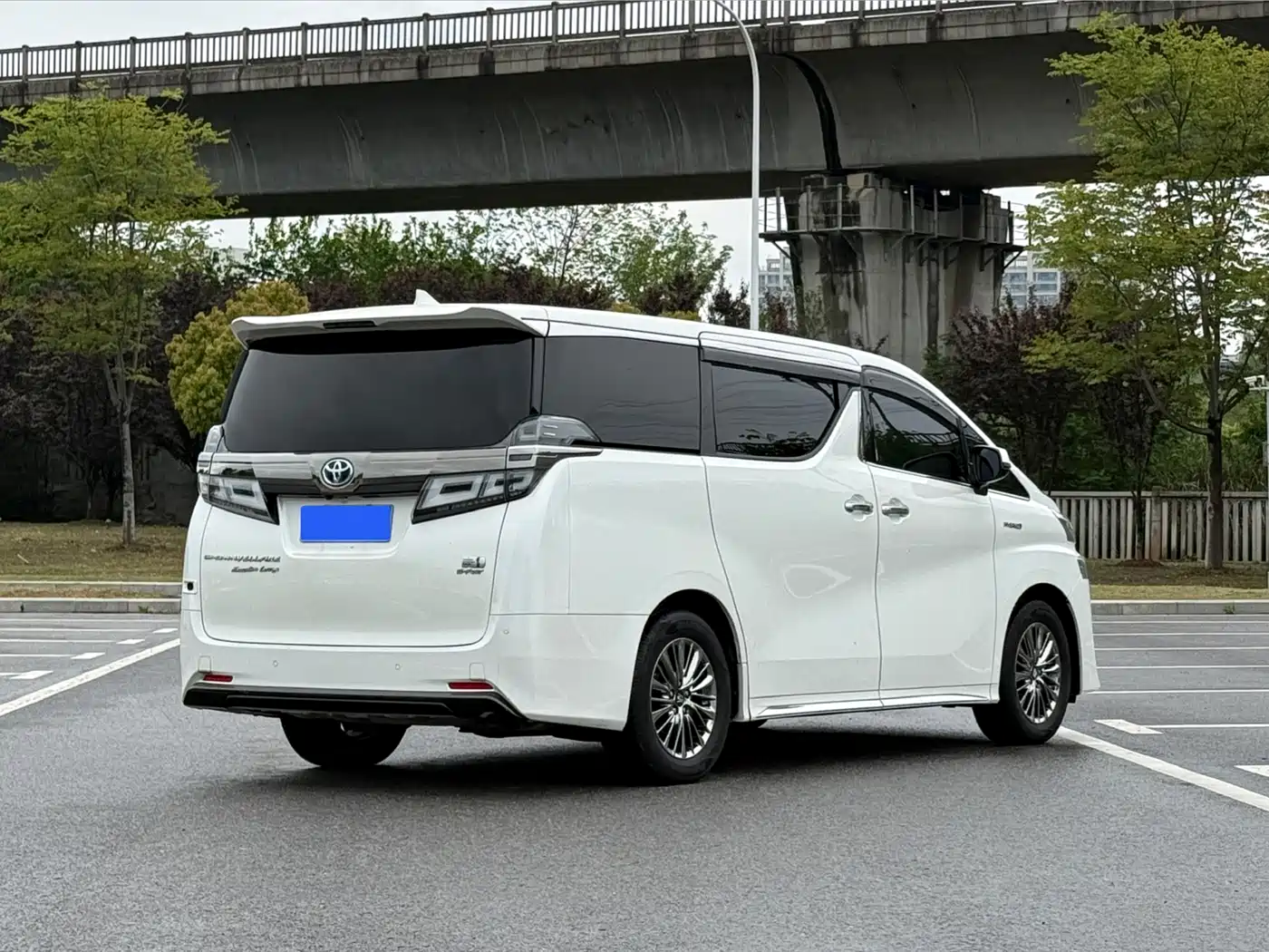 Toyota Vellfire 2021 Crown Hybrid 2.5L HV Premium Edition фото 6