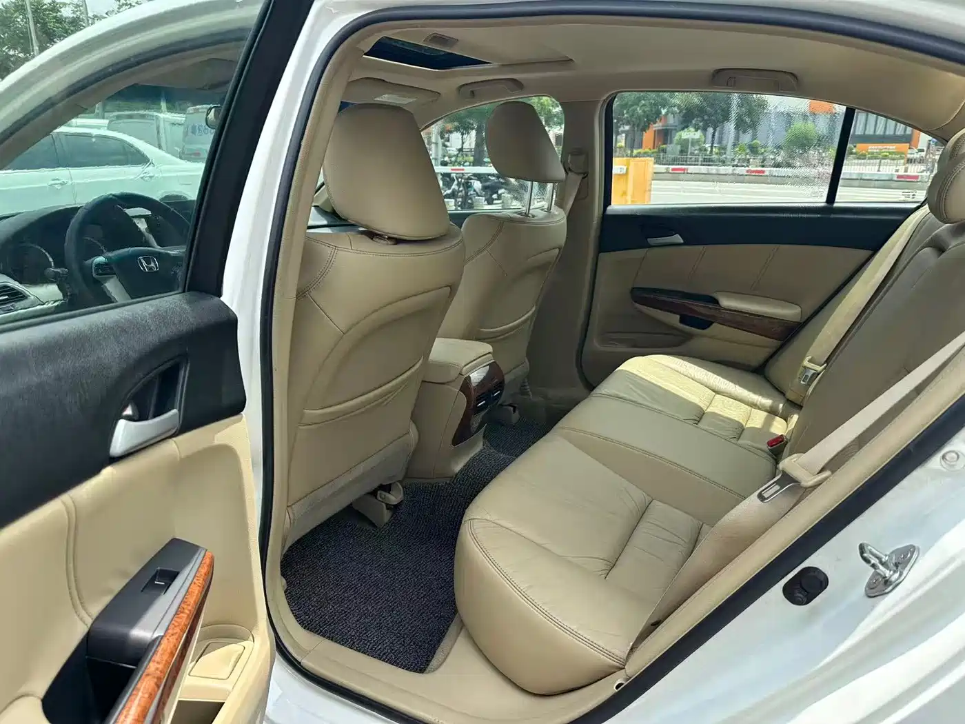 Фото 8 - Honda Accord