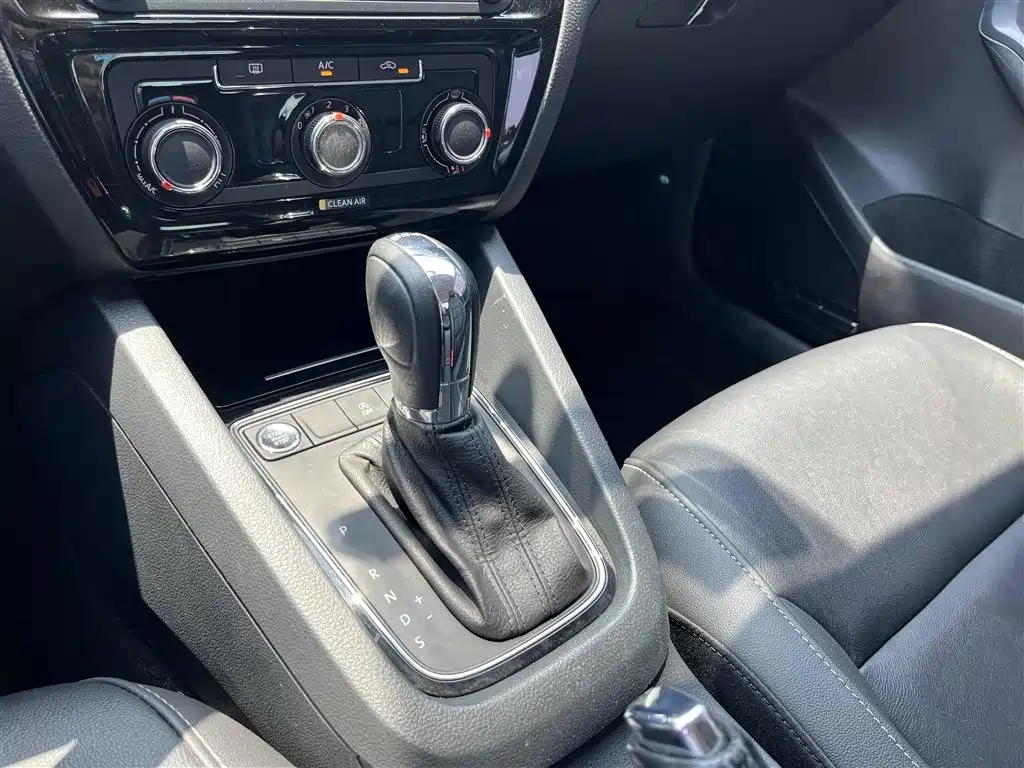 Volkswagen Sagitar 2018 280TSI DSG Spark Edition фото 24