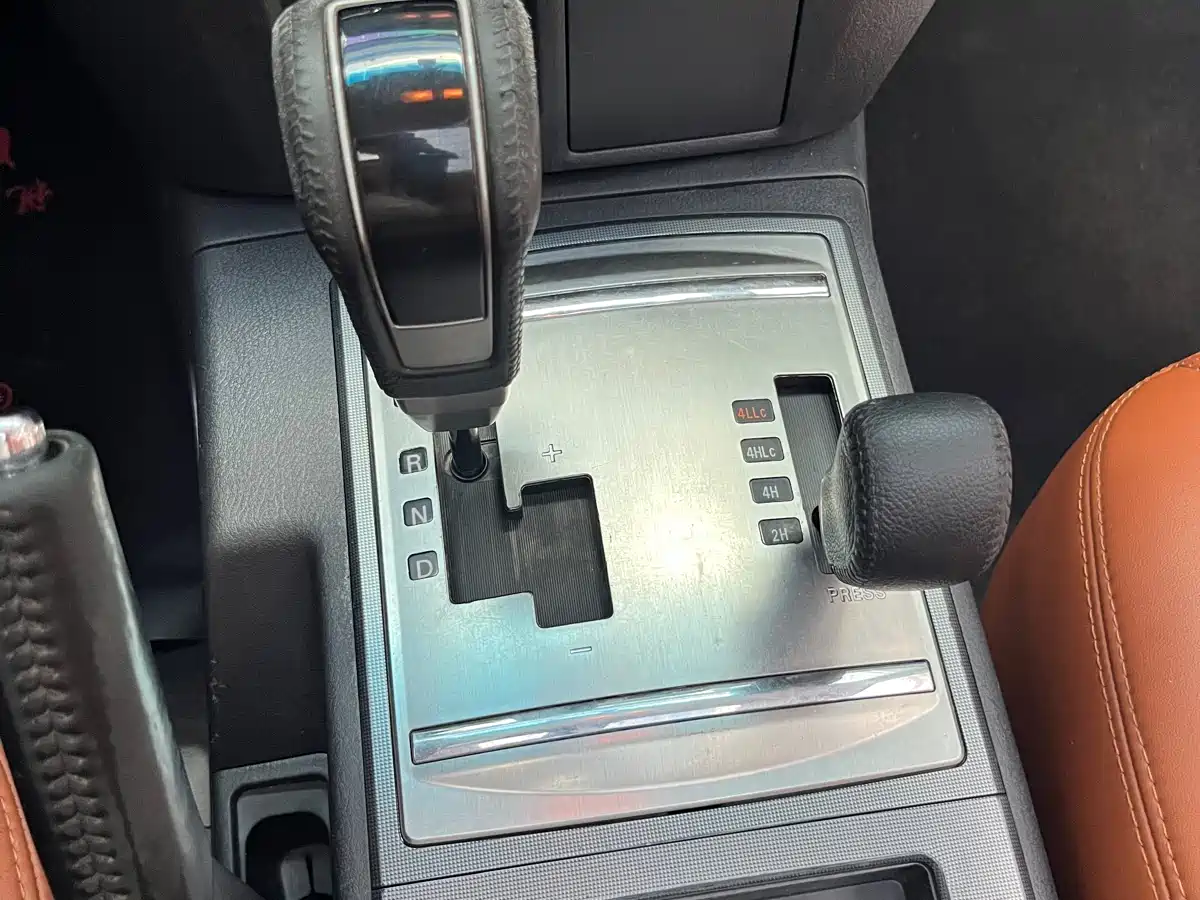 Mitsubishi Pajero (Import) 2018 3.0L Automatic Comfort Version фото 19