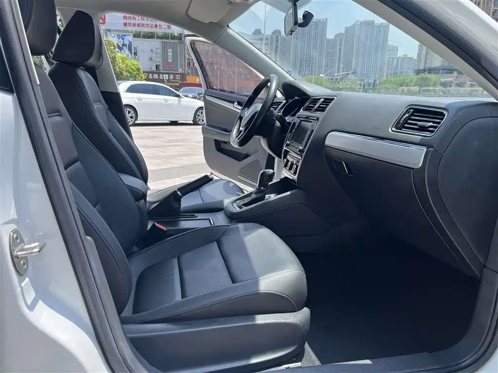 Volkswagen Sagitar 2018 280TSI DSG Spark Edition фото 14