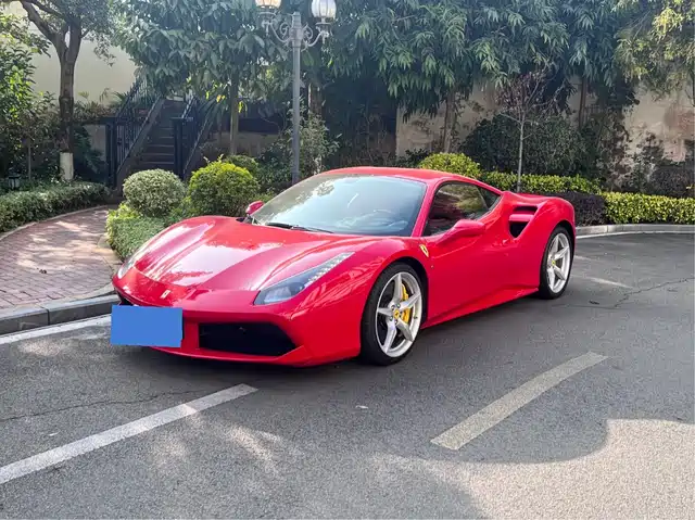 FERRARI 488