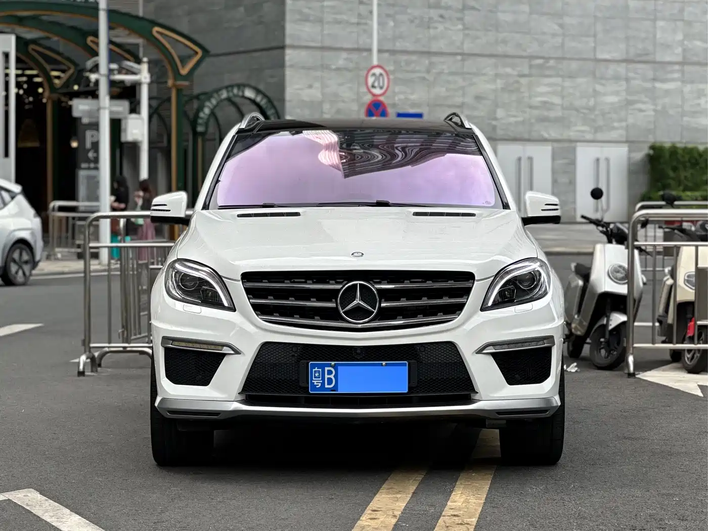 Mercedes-Benz M-Class AMG 2015 AMG ML 63 фото 2