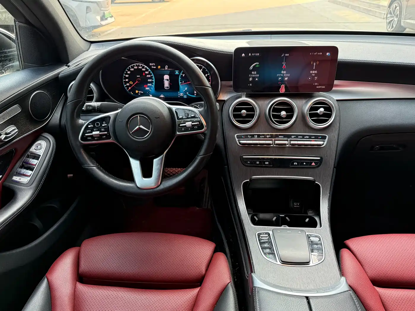 Mercedes-Benz GLC Coupe 2020 GLC 300 4MATIC Coupe SUV фото 4
